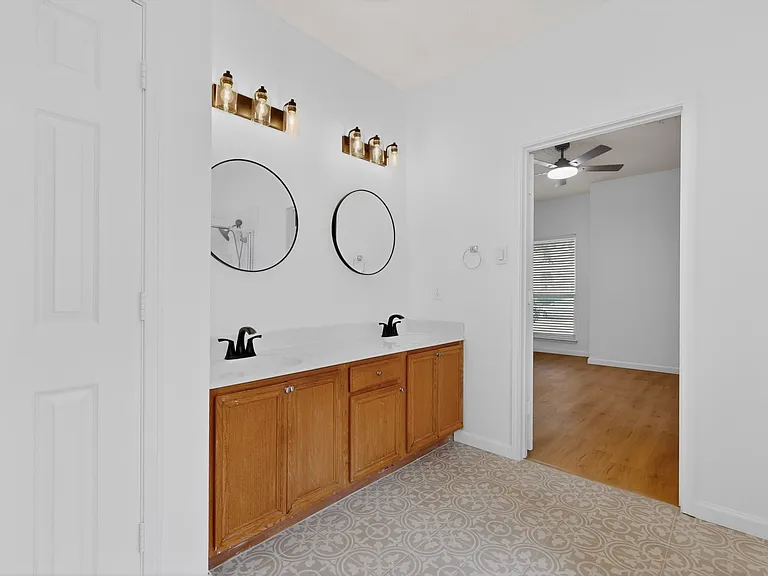 7807 Kristina Dr — Photo 17