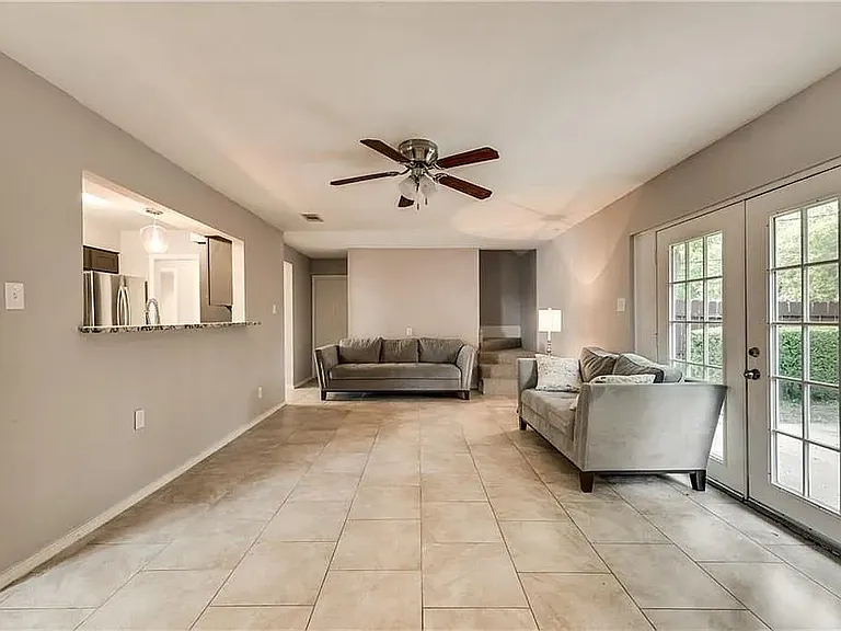 2011 W Red Bird Ln — Photo 18