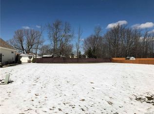 2777 Driftwood Dr, Niagara Falls, NY 14304
