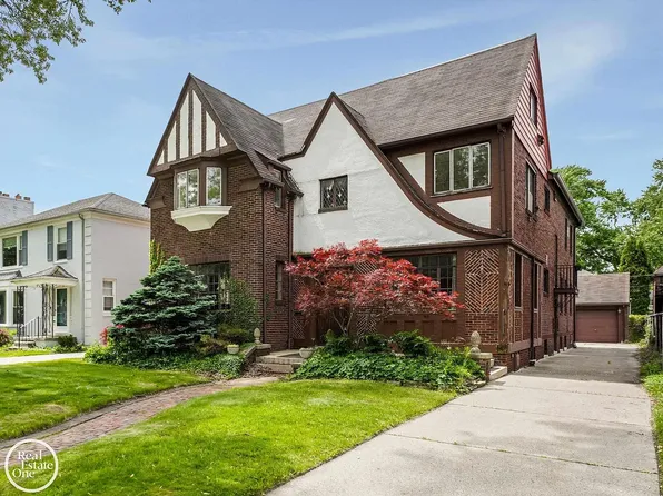 943 Harcourt Rd #2, Grosse Pointe, MI 48230