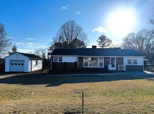 221 Stuart Ridge Rd, Martinsville, VA 24112