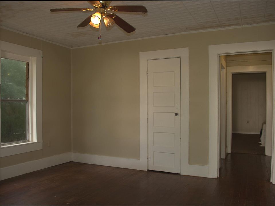 2nd image of 127 W College St