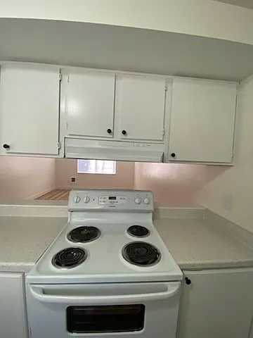 873 Manbrin Dr NE — Photo 4