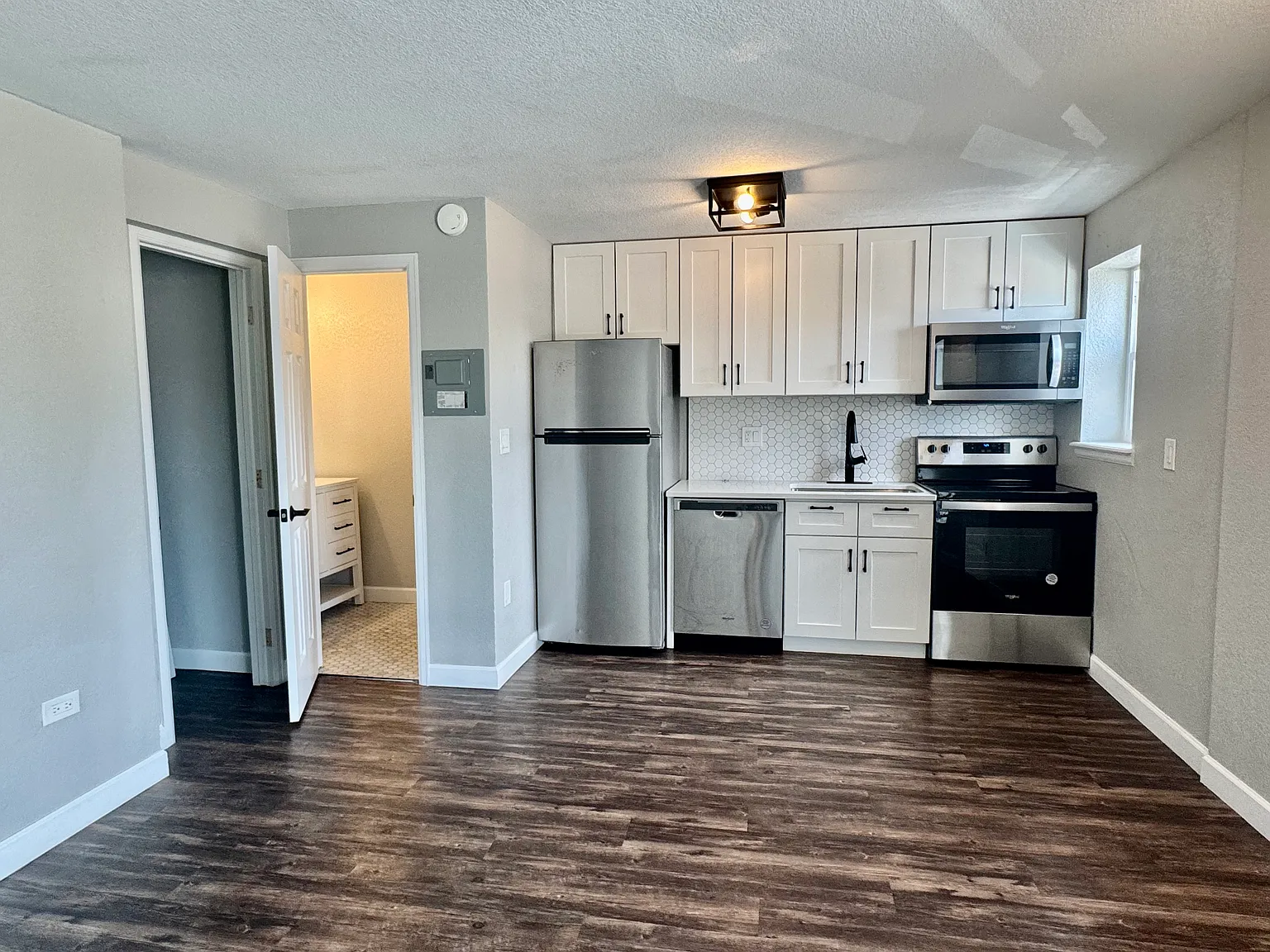 1285 Colorado Blvd — Photo 2