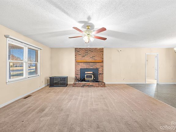 4th image of 745 Deerfield Dr