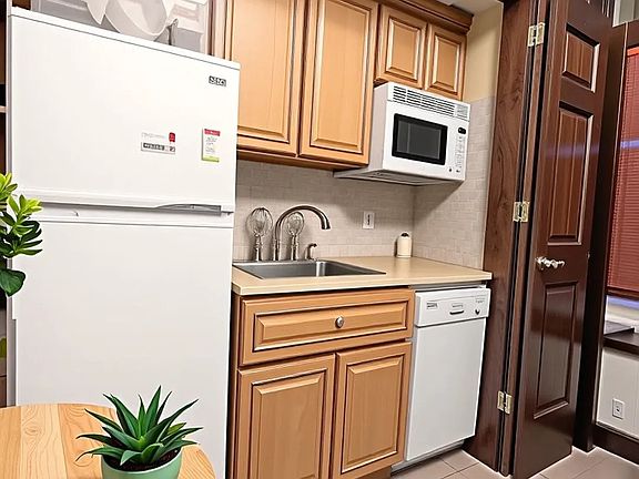 3rd image of 646 W End Ave #1B