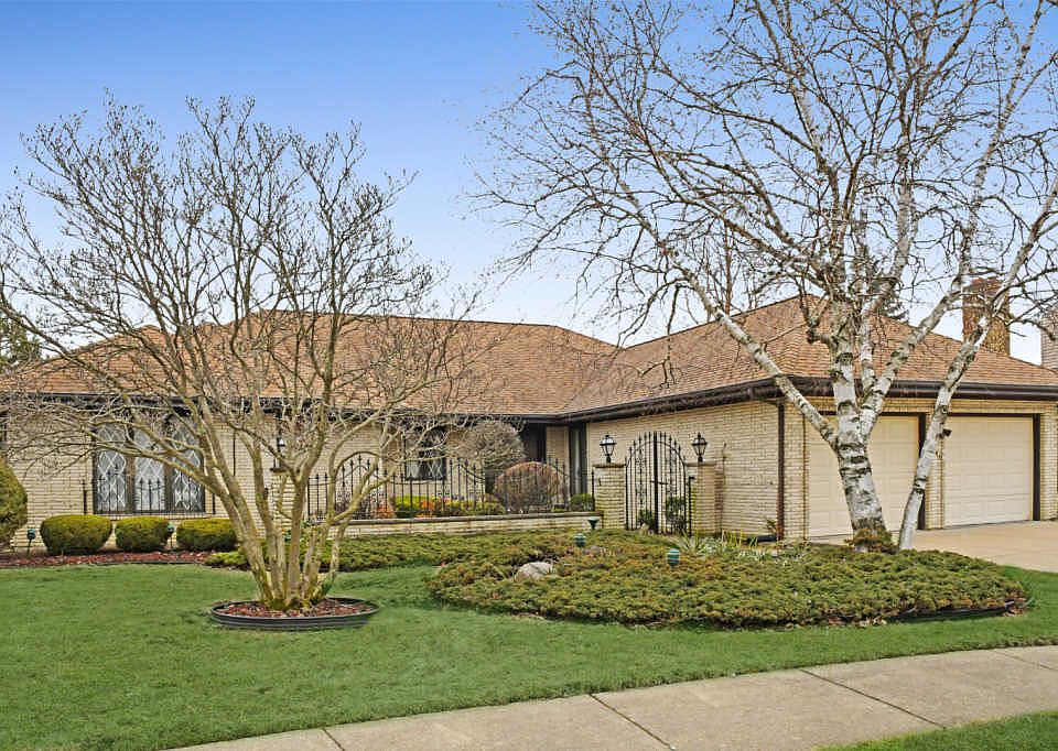 1st image of 741 Oakwood Ct
