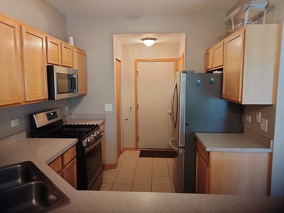 4th image of 613 Foxridge Dr