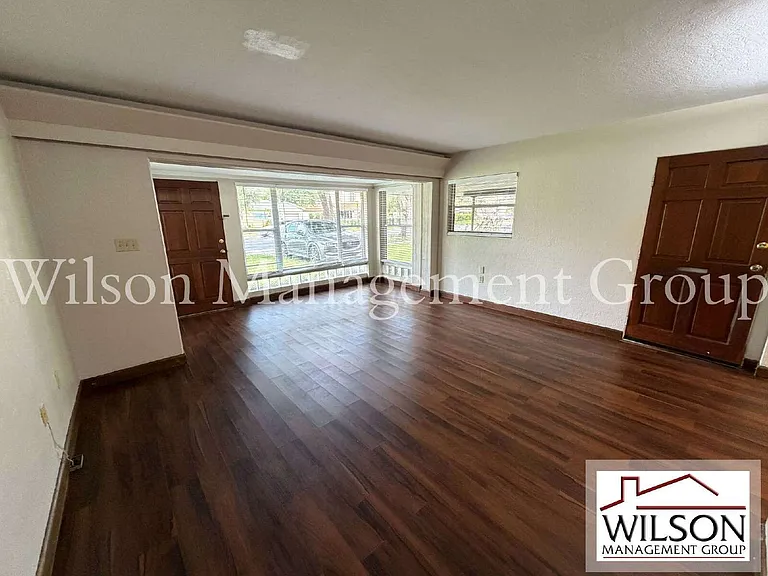 3215 N Orange Ave — Photo 5