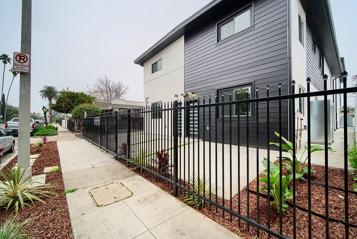 Building Photo - 2011-2013 1/2 S 8th Ave #2011
