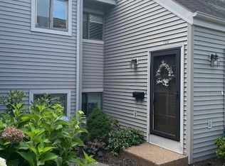 108 Hollister Way S, Glastonbury, CT 06033