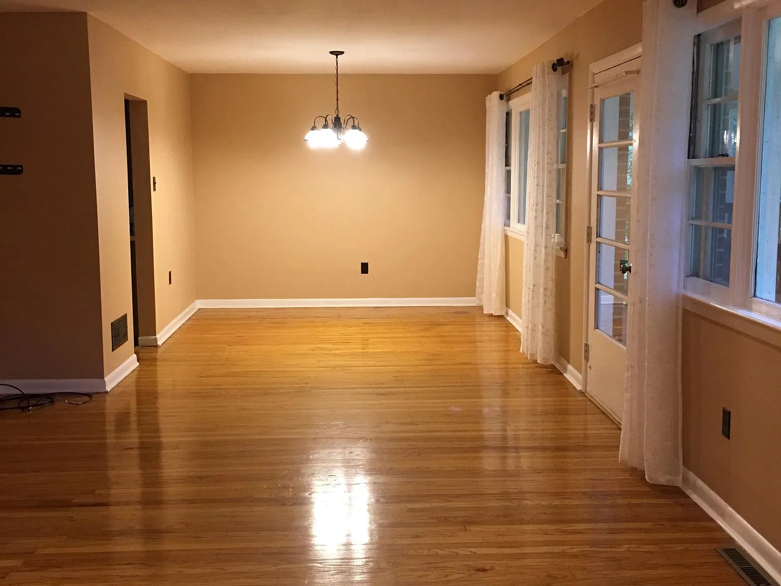 3 bed, 1500 sqft, $2,500 — Photo 2