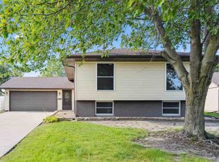 1617 Brookdale Ln NE, Cedar Rapids, IA 52402