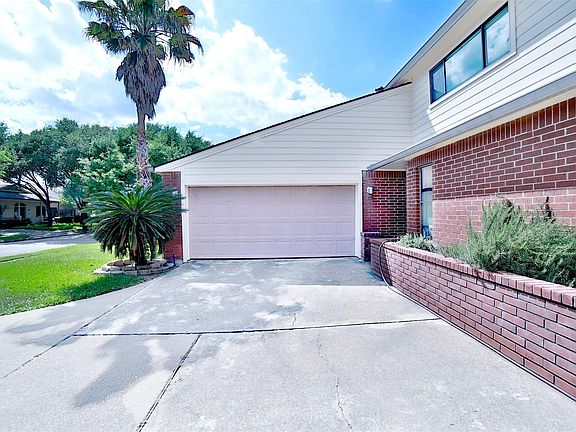 2nd image of 10318 Piping Rock Ln