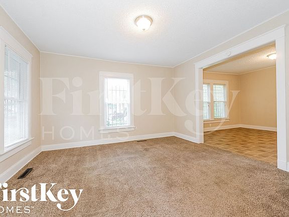 2nd image of 2214 Quincy St