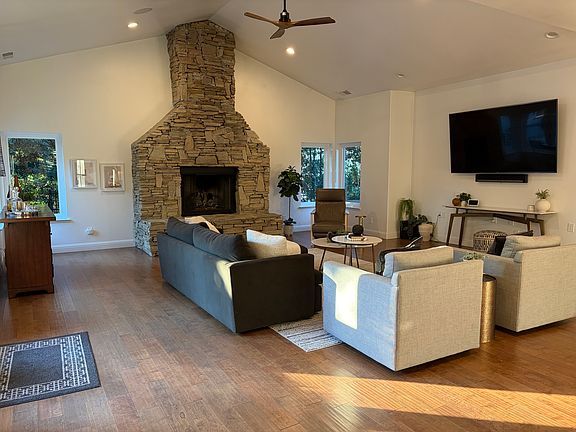 2nd image of 3108 Lennox Dr