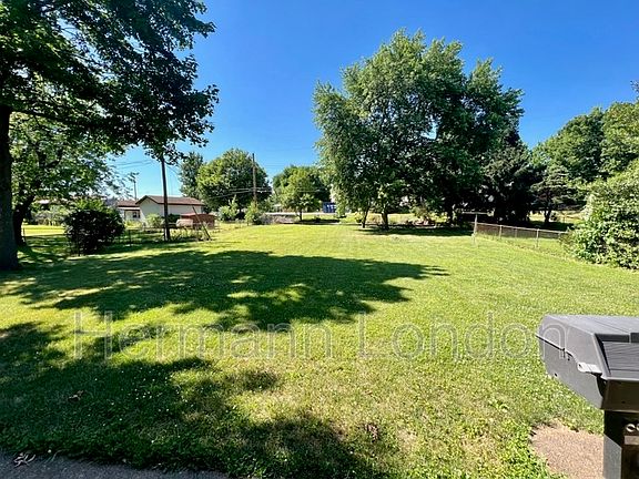 3rd image of 115 Saint Regis Ln