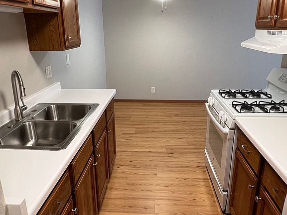2nd image of 1625 Elmwood Ave #8
