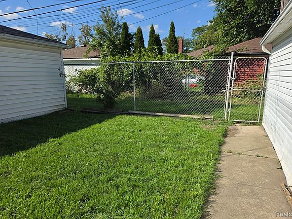 5th image of 6835 Buhr St