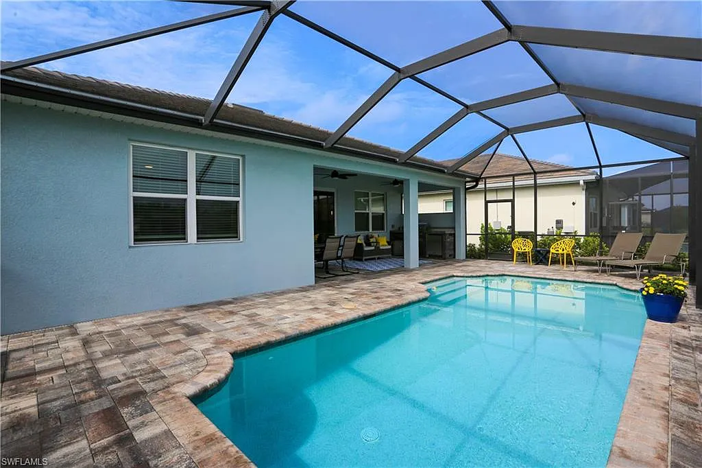 4 bed, 2.0 bath, 2032 sqft, $3,030 — Photo 4