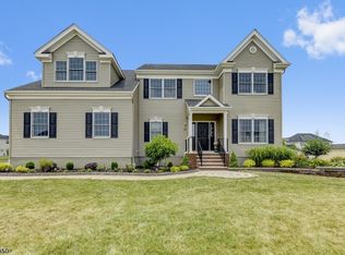 23 Holecomb Dr, Hillsborough, NJ 08844