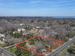 367 E Shore Rd, Great Neck, NY 11024