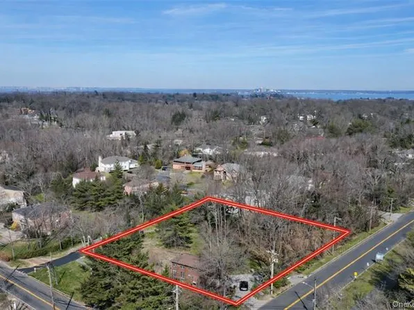 367 E Shore Road, Great Neck, NY 11023