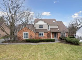 33819 Yorkridge St, Farmington Hills, MI 48331