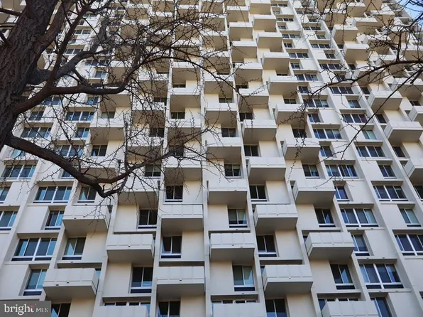 604 S Washington Sq APT 2411, Philadelphia, PA 19106