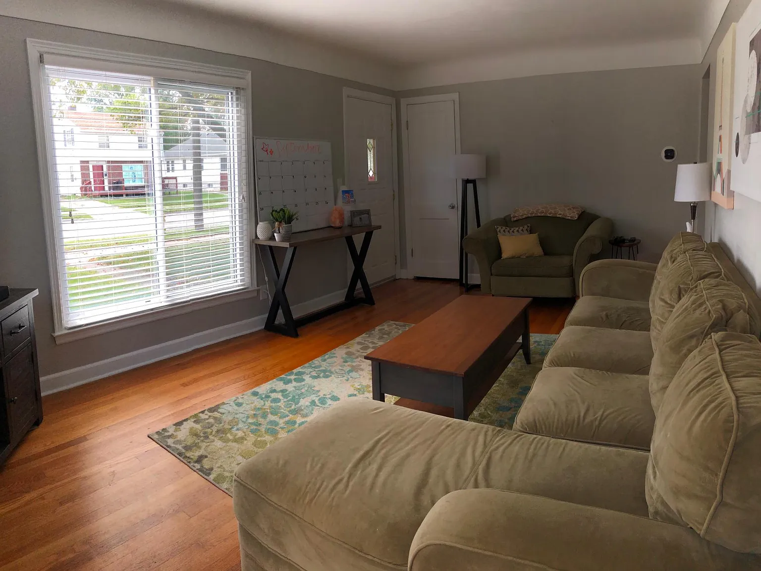 3 bed, 1129 sqft, $2,000 — Photo 3
