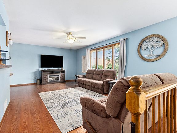 4th image of 15127 Heather Ct #27
