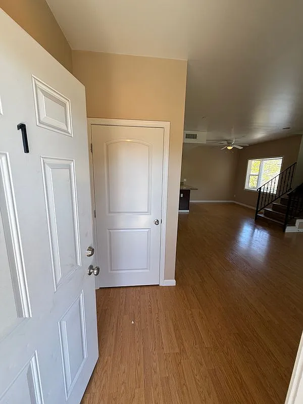 2 bed, 1.5 bath, 1100 sqft, $2,900 — Photo 3