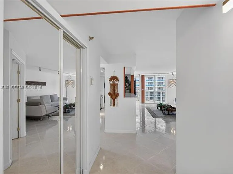 2401 Collins Ave #1406 — Photo 3