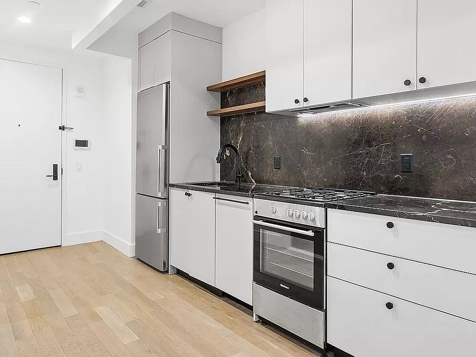 1st image of 260 Gold St #525