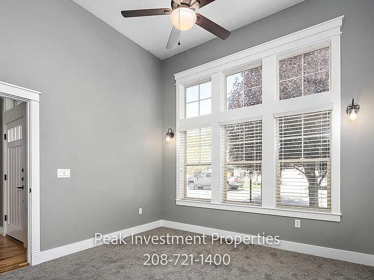 4721 S Silvermaple Ave — Photo 17