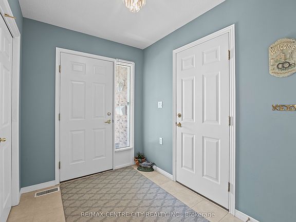 3rd image of 33 Ilderbrook Cir
