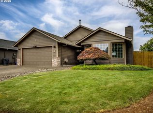 1430 Meadow Dr, Molalla, OR 97038