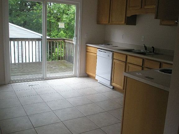 5th image of 3648 N Leroy Ave