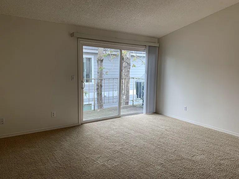 5205 SE Tolman St — Photo 6