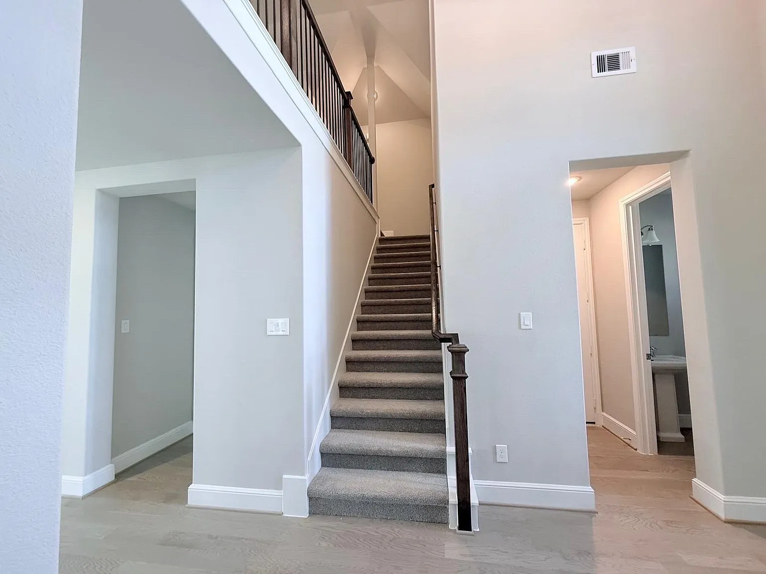 4 bed, 3.5 bath, 2811 sqft, $3,900 — Photo 4