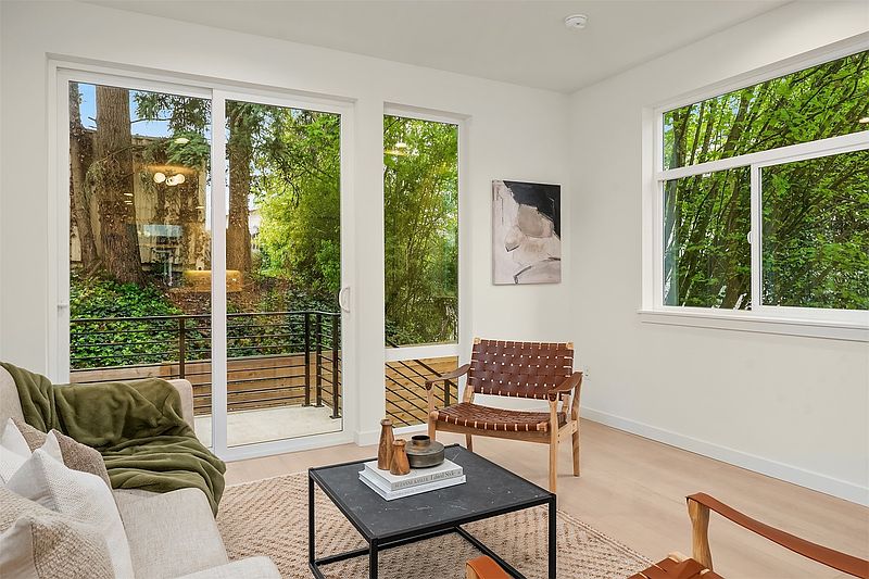 3rd image of 10833 11th Avenue NE