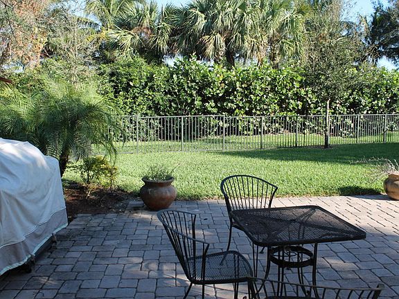 3rd image of 4575 Cadiz Cir
