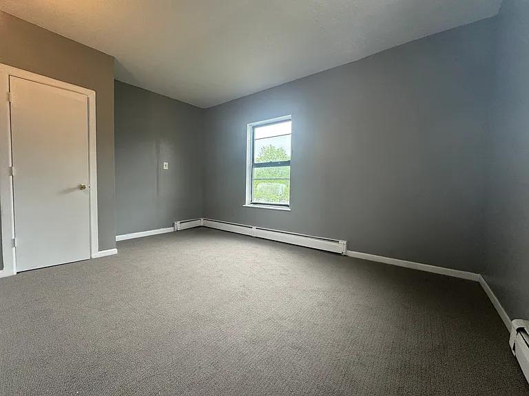 17 Ashley St #2R — Photo 2