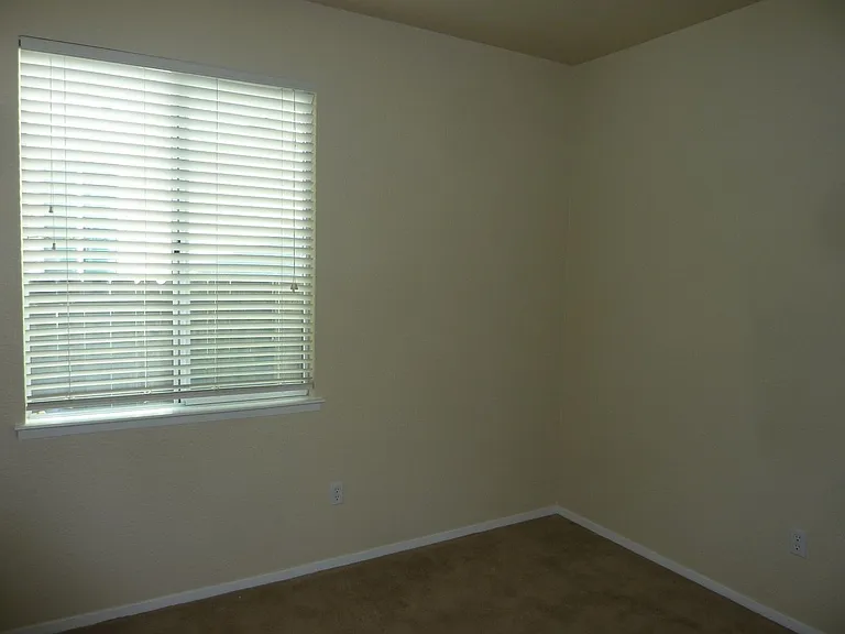 140 Oxburough Dr — Photo 9