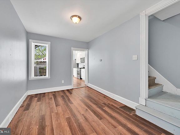 5th image of 622 Lake St