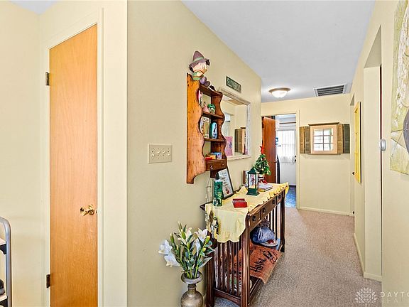 3rd image of 1794 Parkview Dr