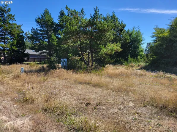 821 Jacobson Way, Lakeside, OR 97449