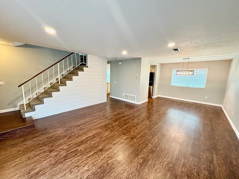2035 Grove Ave — Photo 4