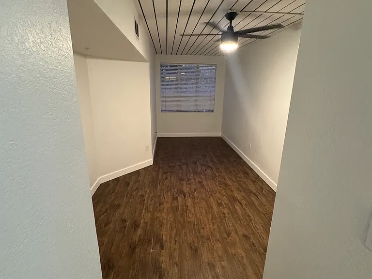 2320 W Azeele St #321 — Photo 10