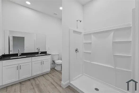 556 Sherwood Ave S — Photo 1